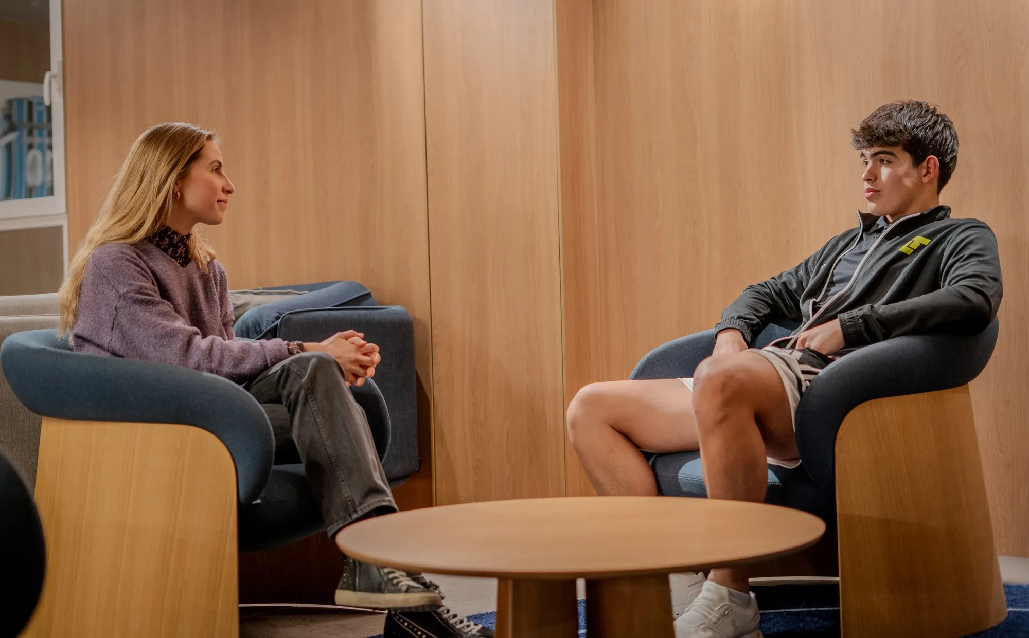 Un alumno en su entrevista de admisión con el equipo de Total Sports